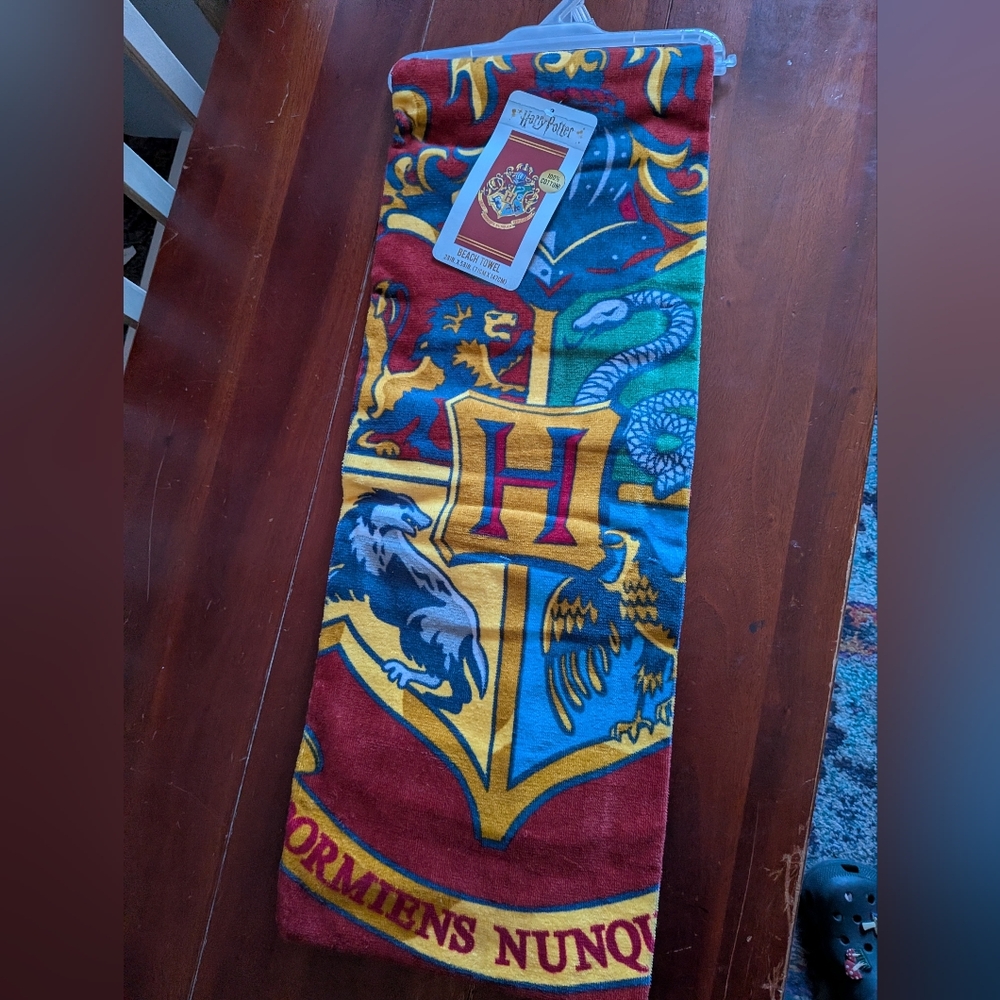 Warner Bros. Harry Potter Crest Beach Towel - Red and Blue